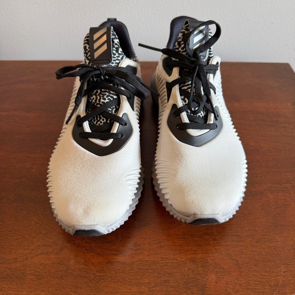 EUC adidas Alpha bounce White and Gray Sneakers Alphabounce Size 7 - Picture 3 of 5